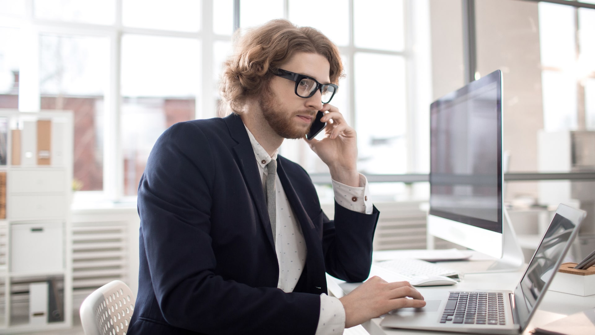 Salesforce Business Analyst talking to a client on the phone